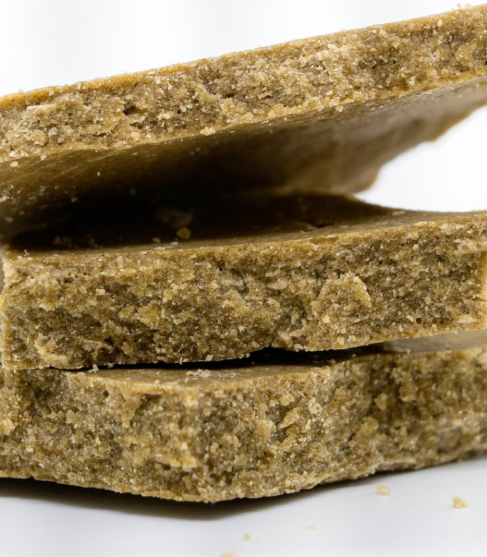 Bubble Ice-o-lator, premium hashish di Cannabis light CBD prodotto da Narnia Cannabis Crew, con aroma fresco e sapore intenso.