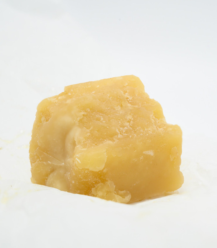 Gold Wax, premium extract di Cannabis light CBD prodotto da Narnia Cannabis Crew, con aroma fresco e sapore intenso.
