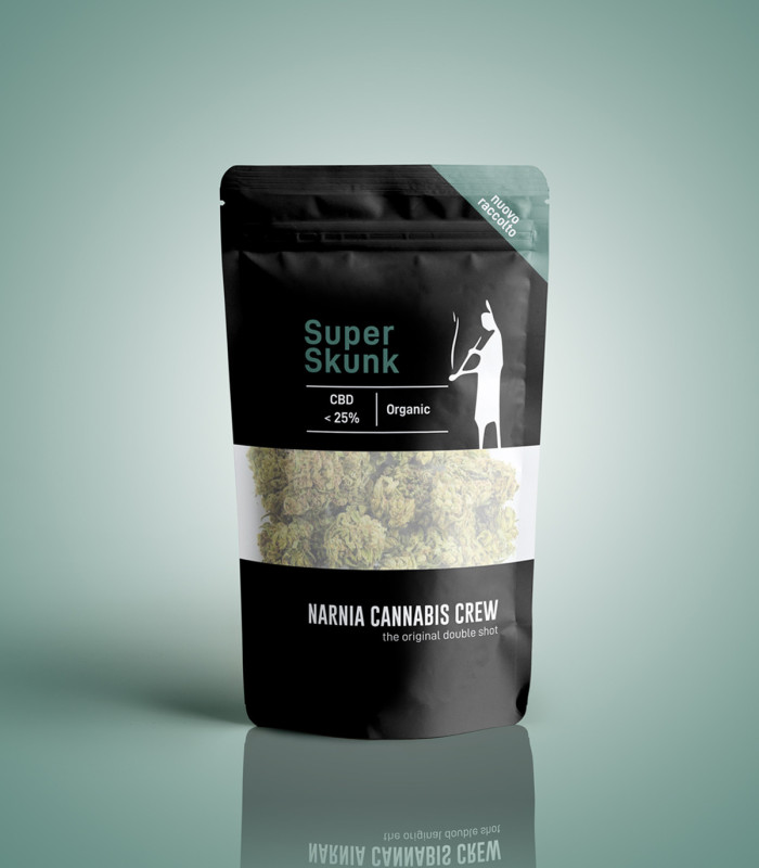 Packaging infiorescenze di Super Skunk Erba light CBD selezionate da Narnia Cannabis Crew, marijuana light di qualità