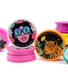 Grinder Narnia Cannabis Crew disegnati da Flo